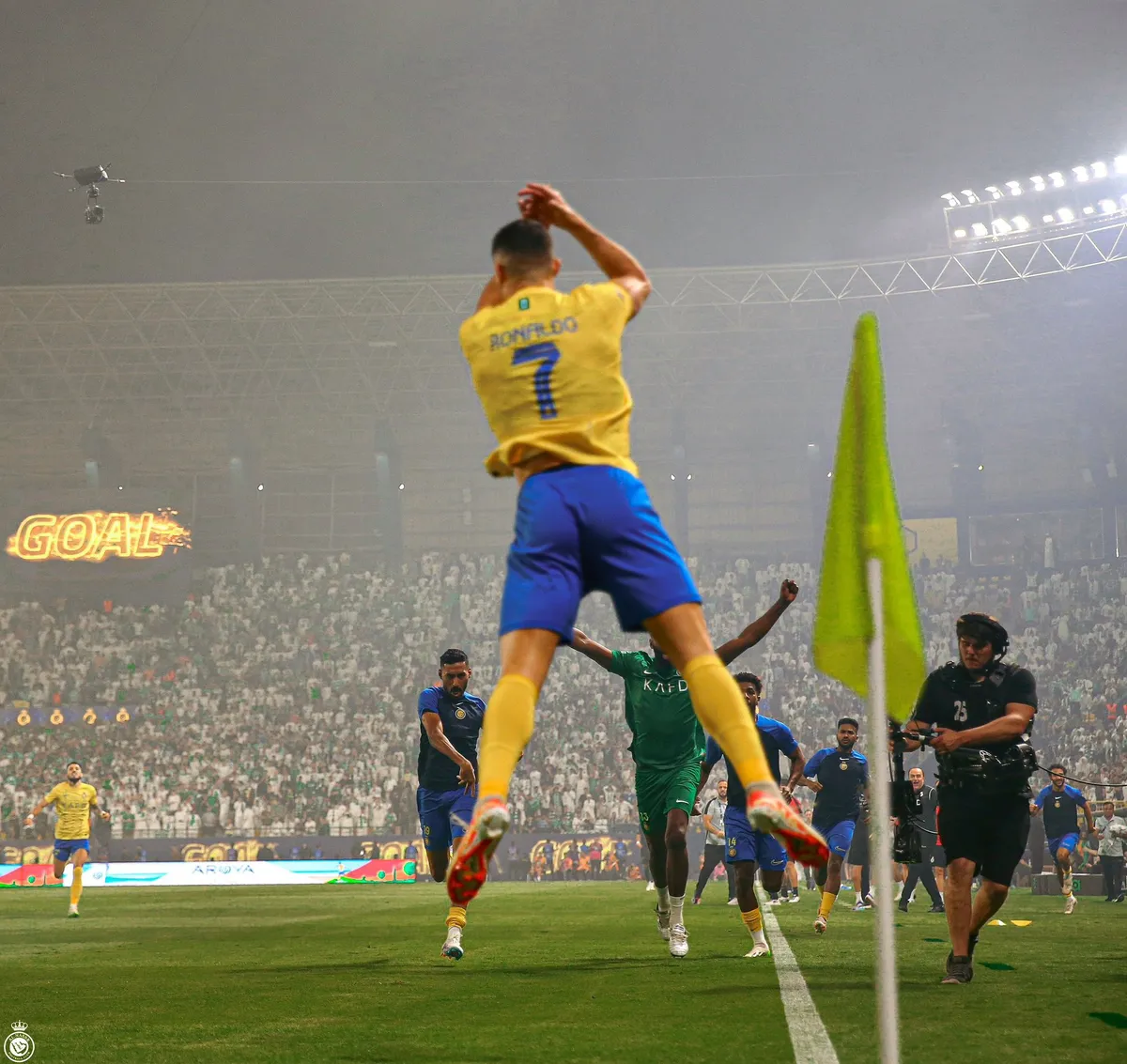 Ronaldo tiếp tục lập cú đúp bàn thắng, Al Nassr thắng kịch tính - Ảnh 1. Ronaldo tiếp tục lập cú đúp bàn thắng, Al Nassr thắng kịch tính - Ảnh 1.