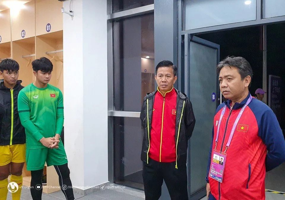 Olympic Việt Nam nhận cú hích tinh thần trước trận gặp Olympic Saudi Arabia - Ảnh 3. Olympic Việt Nam nhận cú hích tinh thần trước trận gặp Olympic Saudi Arabia - Ảnh 3.