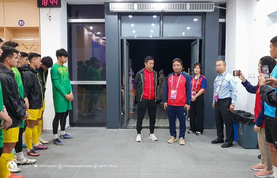 Olympic Việt Nam nhận cú hích tinh thần trước trận gặp Olympic Saudi Arabia - Ảnh 2. Olympic Việt Nam nhận cú hích tinh thần trước trận gặp Olympic Saudi Arabia - Ảnh 2.