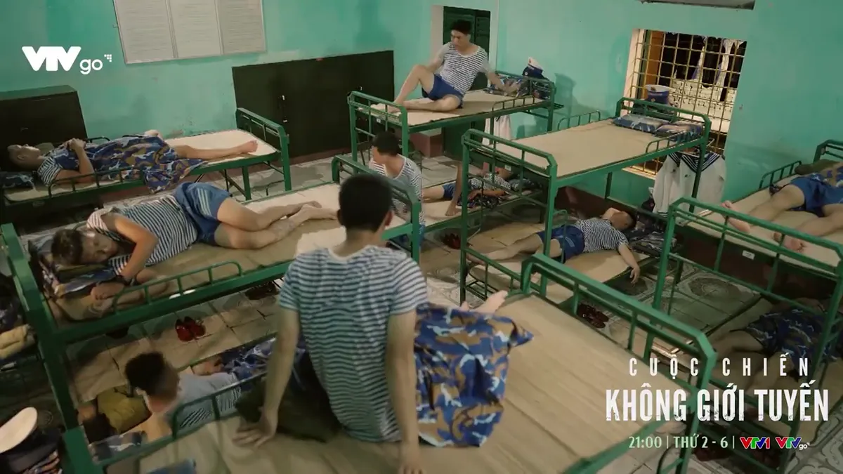 Cuộc chiến kh&ocirc;ng giới tuyến - Tập 10: Em trai Trung rủ bạn chơi tr&ograve; c&aacute; cược - Ảnh 2.