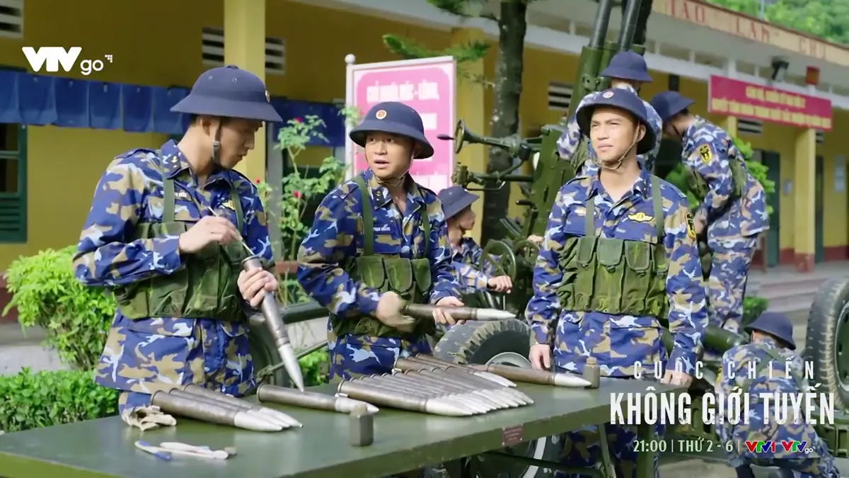 Cuộc chiến kh&ocirc;ng giới tuyến - Tập 10: Em trai Trung rủ bạn chơi tr&ograve; c&aacute; cược - Ảnh 3.