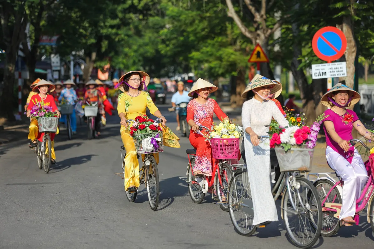 Phụ nữ Tuyên Quang duyên dáng với tà áo dài - Ảnh 15.