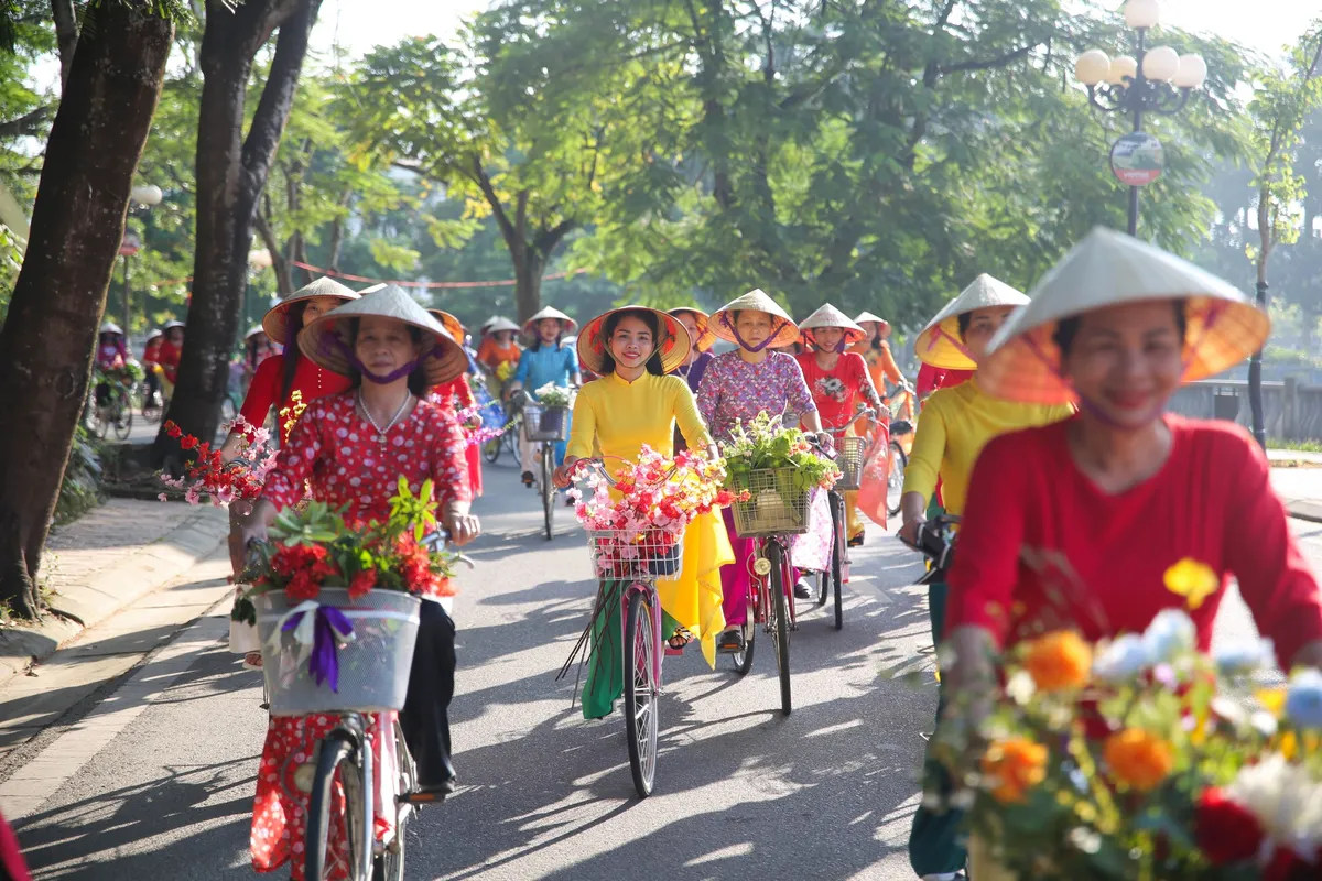 Phụ nữ Tuyên Quang duyên dáng với tà áo dài - Ảnh 11.