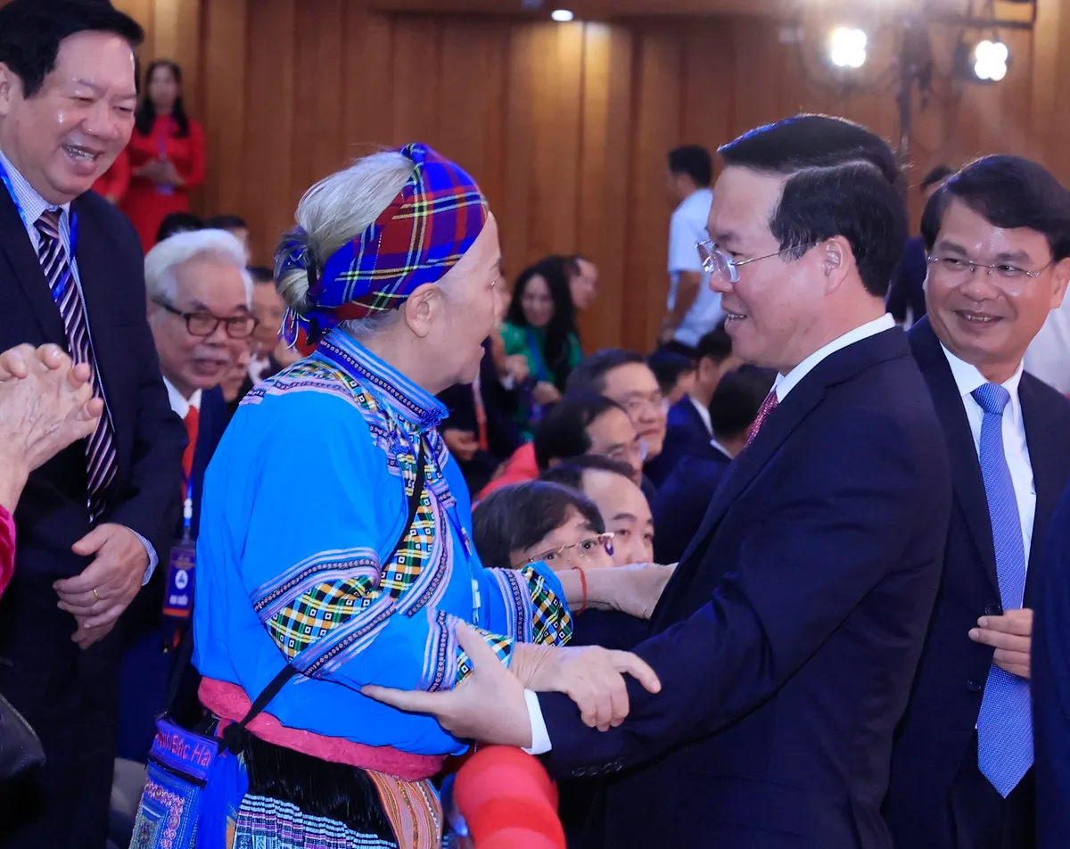 Chủ tịch nước V&otilde; Văn Thưởng dự Lễ kỷ niệm 65 năm B&aacute;c Hồ thăm L&agrave;o Cai - Ảnh 3.