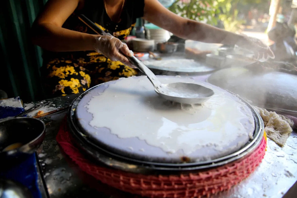 Bánh cuốn canh xương - nét ẩm thực độc đáo của người Thành Tuyên - Ảnh 3.