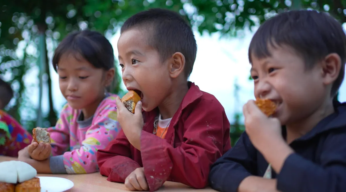 Trăng Xanh mang Trung thu đầu tiên tới điểm trường vùng khó Hà Giang - Ảnh 2.