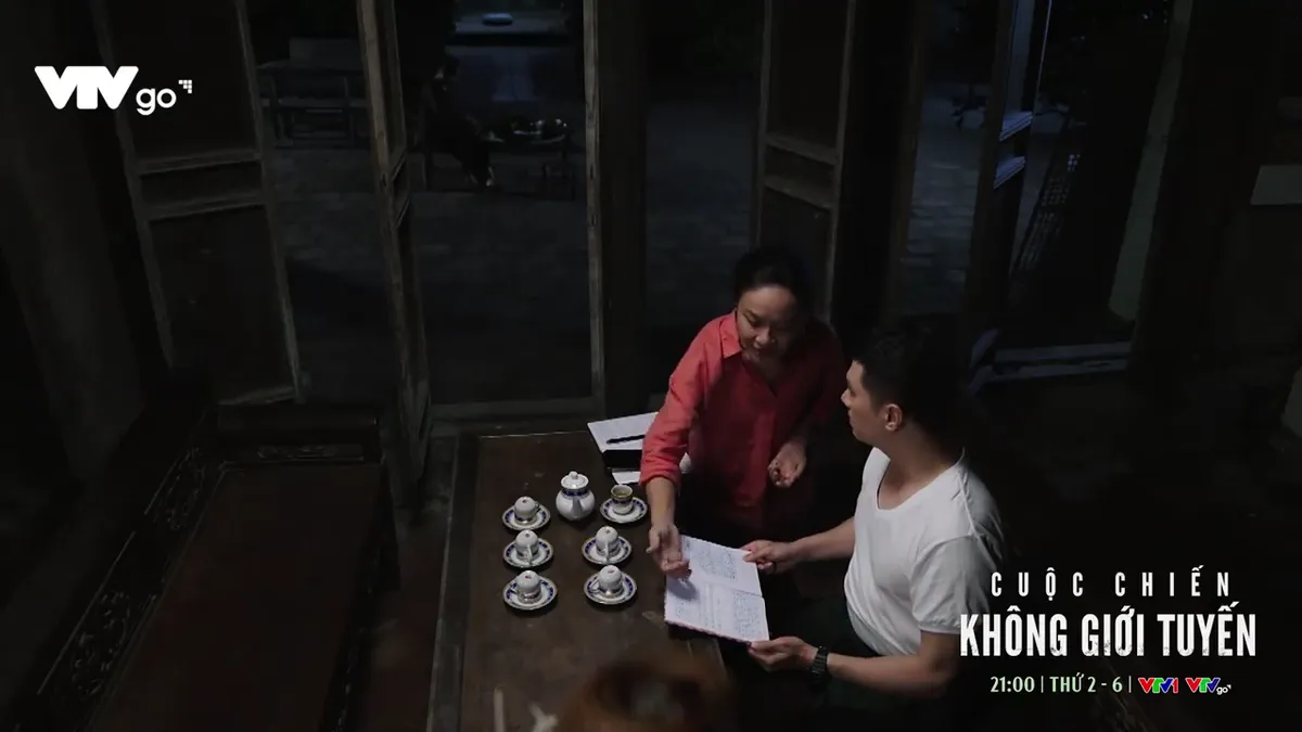 Cuộc chiến kh&ocirc;ng giới tuyến - Tập 11: Trung bị ch&ecirc; cứng nhắc như c&acirc;y cột điện - Ảnh 2.