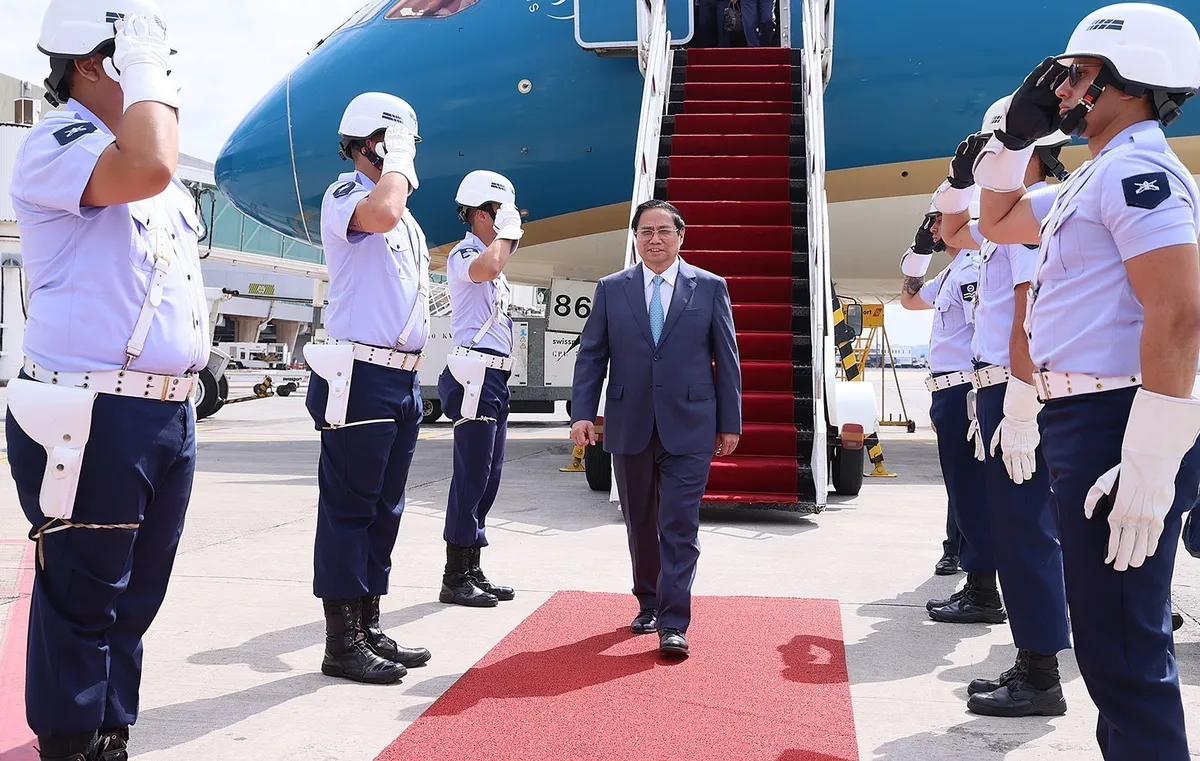 Thủ tướng thăm hỏi, động vi&ecirc;n v&agrave; giao nhiệm vụ cho Đại sứ qu&aacute;n Việt Nam tại Brazil - Ảnh 4.