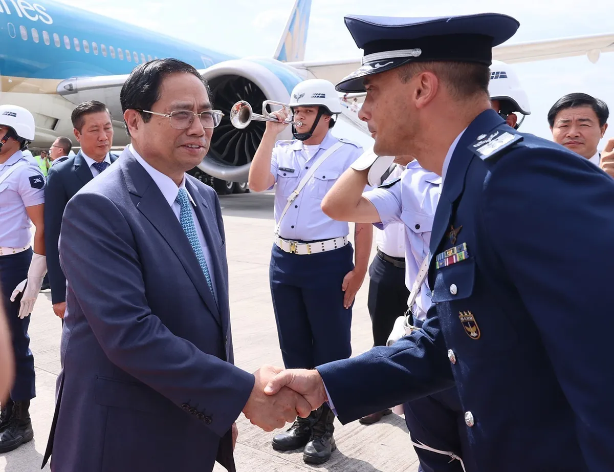 Thủ tướng thăm hỏi, động vi&ecirc;n v&agrave; giao nhiệm vụ cho Đại sứ qu&aacute;n Việt Nam tại Brazil - Ảnh 5.