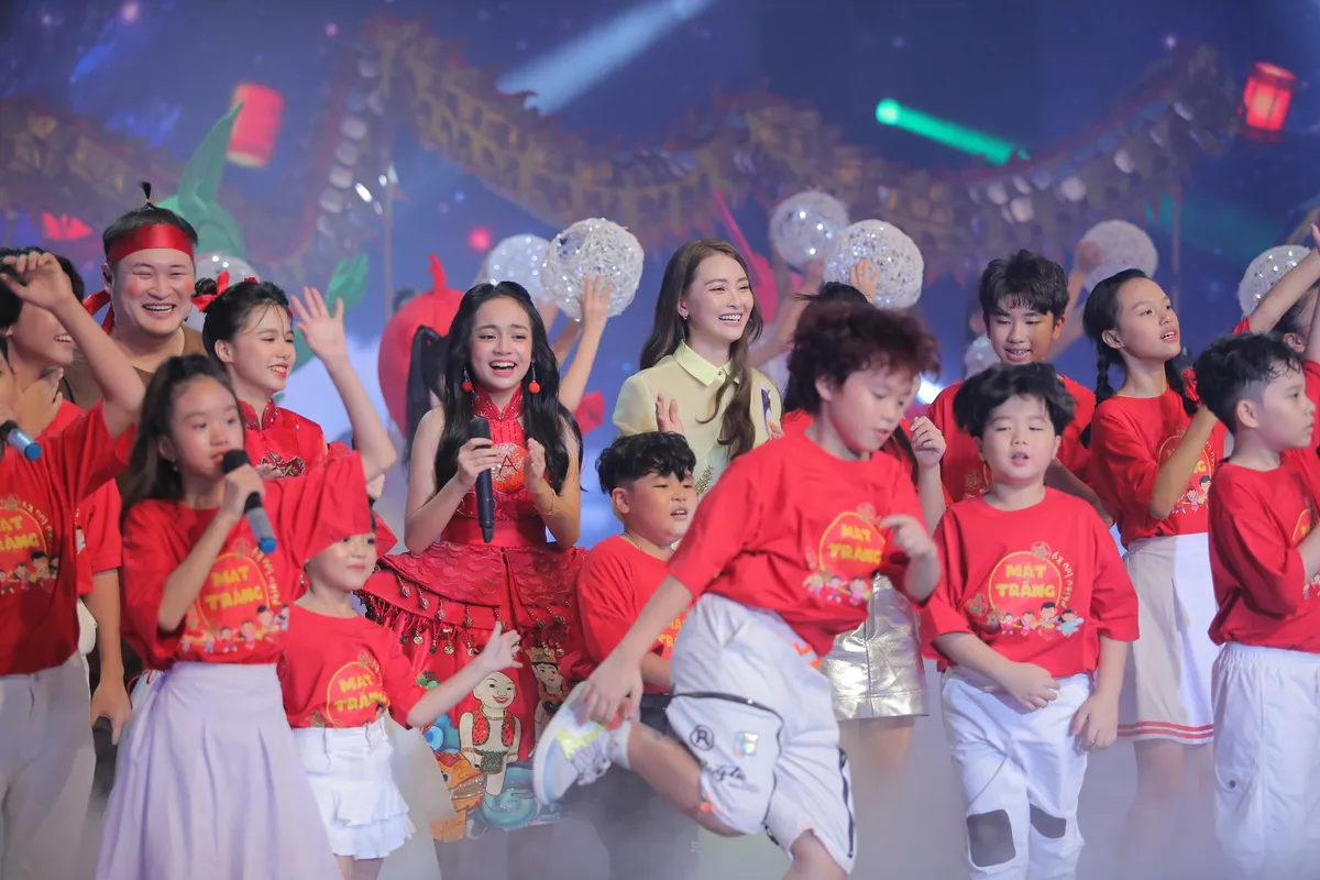 Hơn 600 diễn vi&ecirc;n, nghệ sĩ c&ugrave;ng Thắp s&aacute;ng ước mơ thiếu nhi Việt Nam - Ảnh 12.