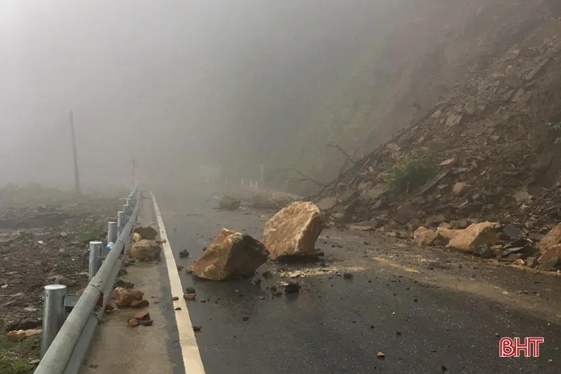 Mưa lớn g&acirc;y ngập &uacute;ng, sạt lở ở H&agrave; Tĩnh - Ảnh 1.