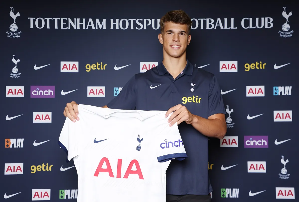 Tottenham chiêu mộ thành công truyền nhân của Pique - Ảnh 1. Tottenham chiêu mộ thành công truyền nhân của Pique - Ảnh 1.