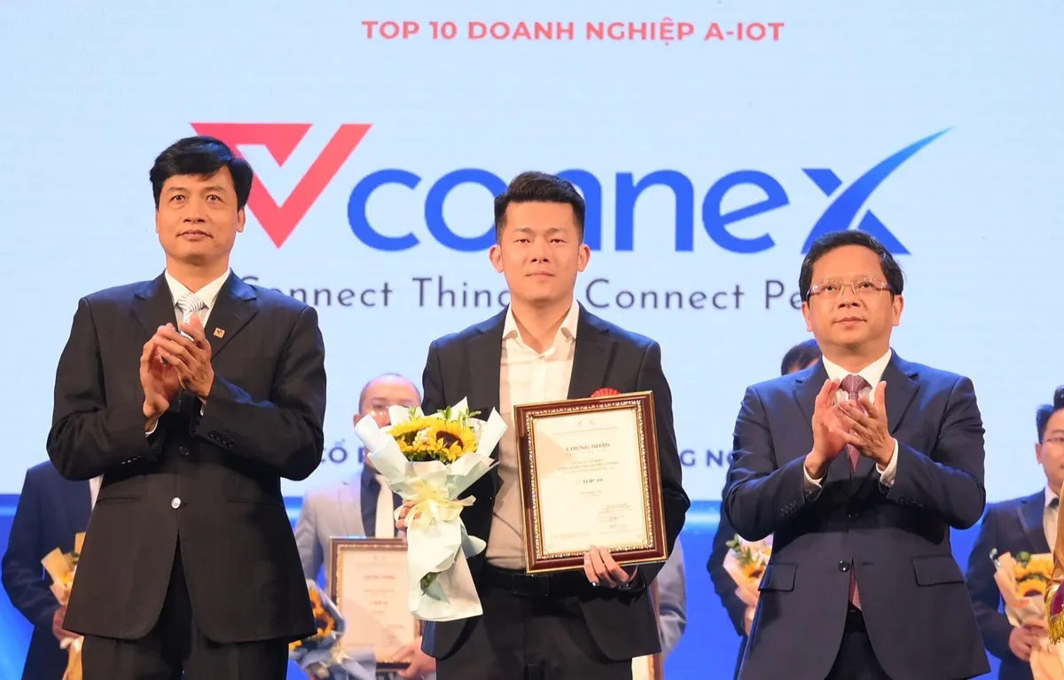 Vconnex là một trong 10 doanh nghiệp công nghệ Việt xuất sắc nhất năm 2023 - Ảnh 2.