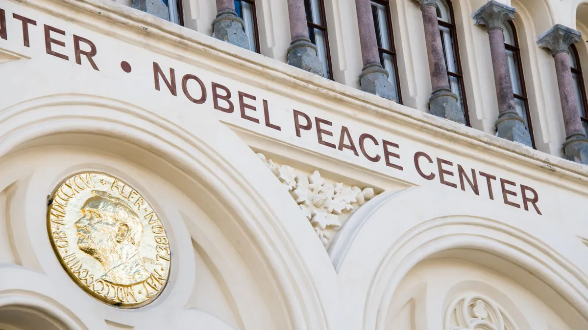 Quỹ Nobel r&uacute;t lời mời đại diện Nga, Belarus v&agrave; Iran  - Ảnh 1.