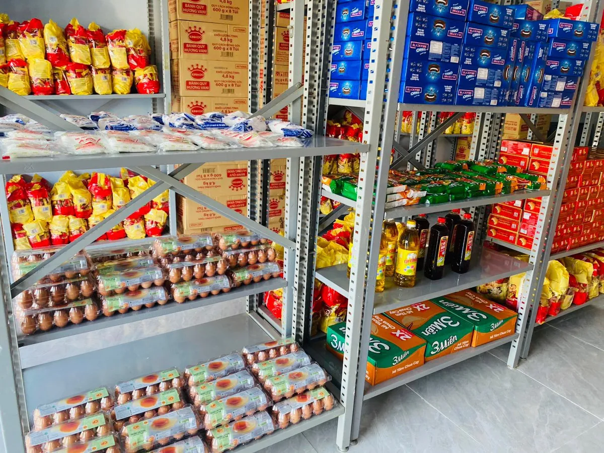 Quảng Ng&atilde;i: Đưa v&agrave;o hoạt động kho thực phẩm cộng đồng hỗ trợ người yếu thế - Ảnh 2.