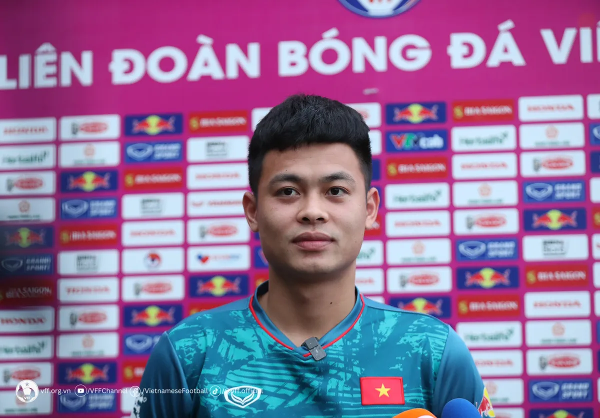 Văn Toàn hứng khởi trong ngày tái ngộ các đồng đội tại đội tuyển Việt Nam - Ảnh 3. Văn Toàn hứng khởi trong ngày tái ngộ các đồng đội tại đội tuyển Việt Nam - Ảnh 3.