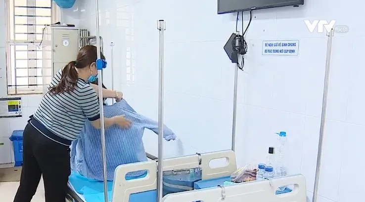 Điều trị tuyến mồ hôi nách ở tiệm gội đầu, bệnh nhi biến chứng nặng - Ảnh 1.