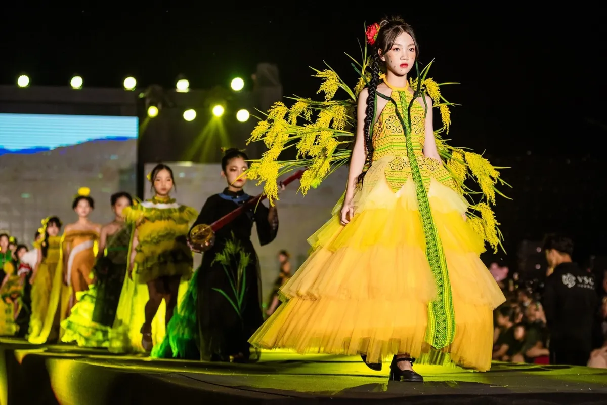 Mãn nhãn với 9 FASHION SHOW của đạo diễn Phương Anh Đinh - Ảnh 3.