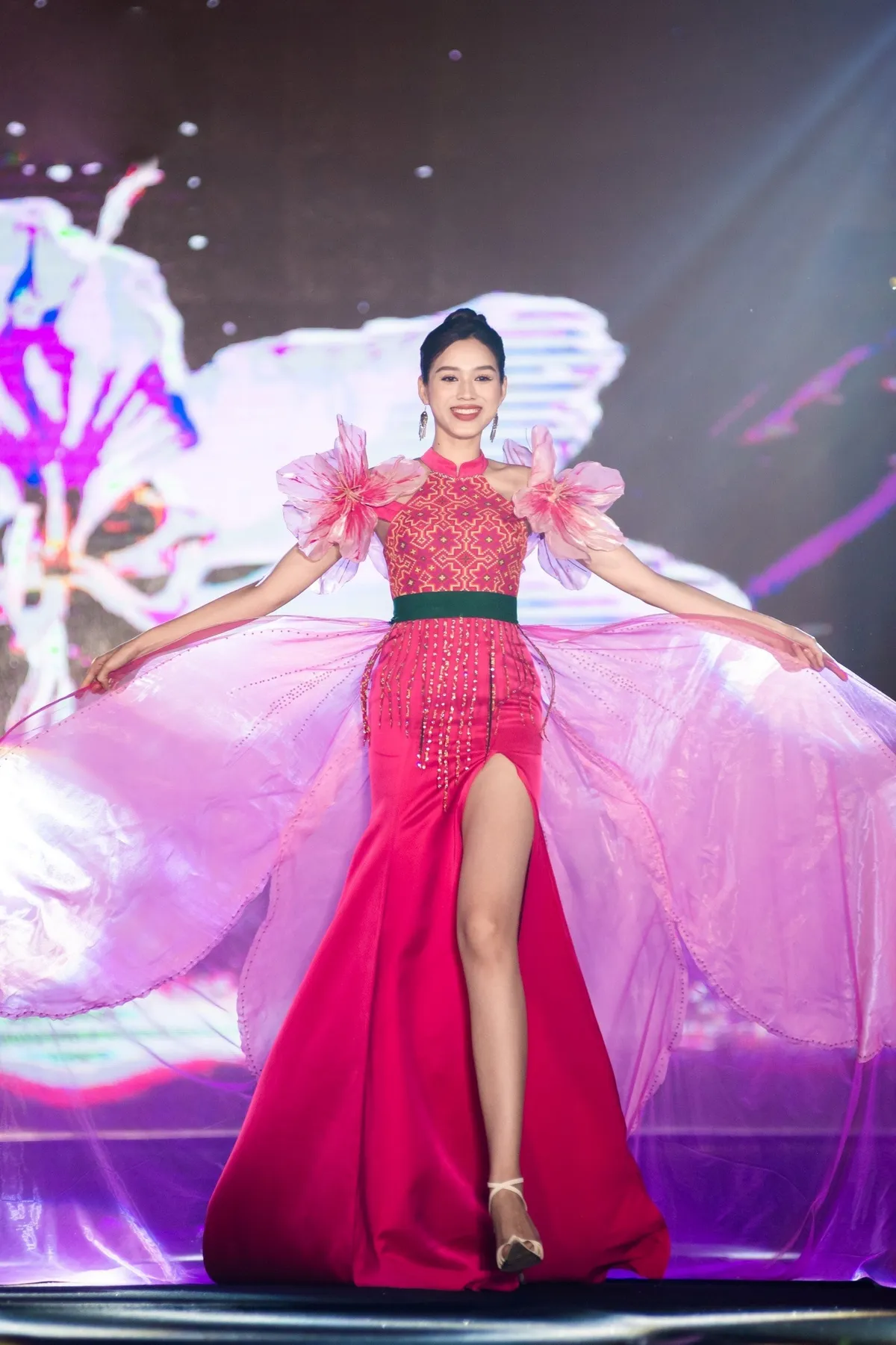 Mãn nhãn với 9 FASHION SHOW của đạo diễn Phương Anh Đinh - Ảnh 4.