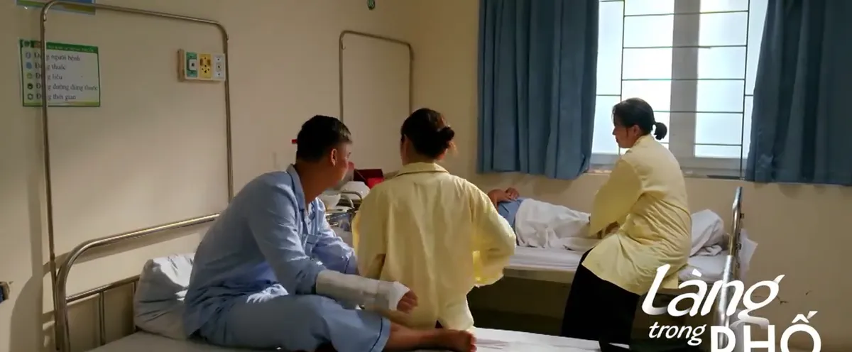 L&agrave;ng trong phố - Tập 27: Mất việc, vợ chồng Hiếu bỏ phố về qu&ecirc;? - Ảnh 1.