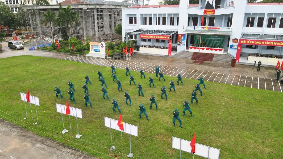 Xem chiến sĩ dân quân trên biển sôi nổi tranh tài - Ảnh 1.