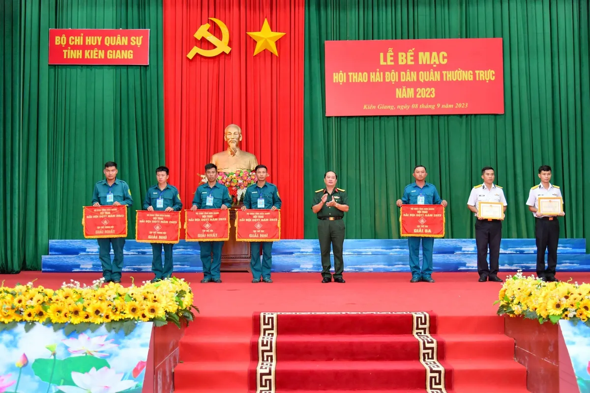 Xem chiến sĩ dân quân trên biển sôi nổi tranh tài - Ảnh 9.