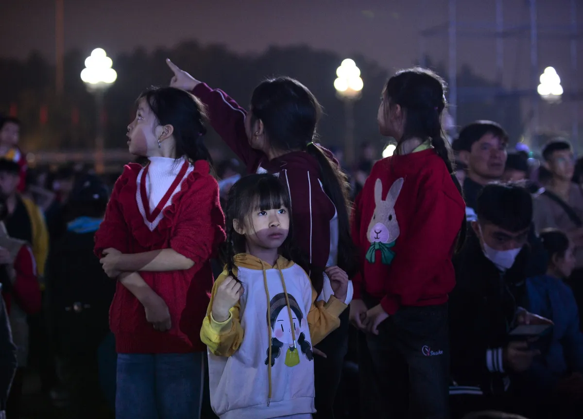 Nghệ An: Mãn nhãn pháo hoa nghệ thuật chào đón năm mới 2024 - Ảnh 12.