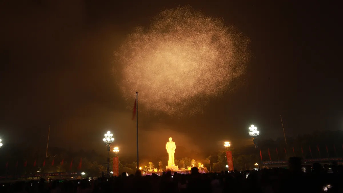 Nghệ An: Mãn nhãn pháo hoa nghệ thuật chào đón năm mới 2024 - Ảnh 9.