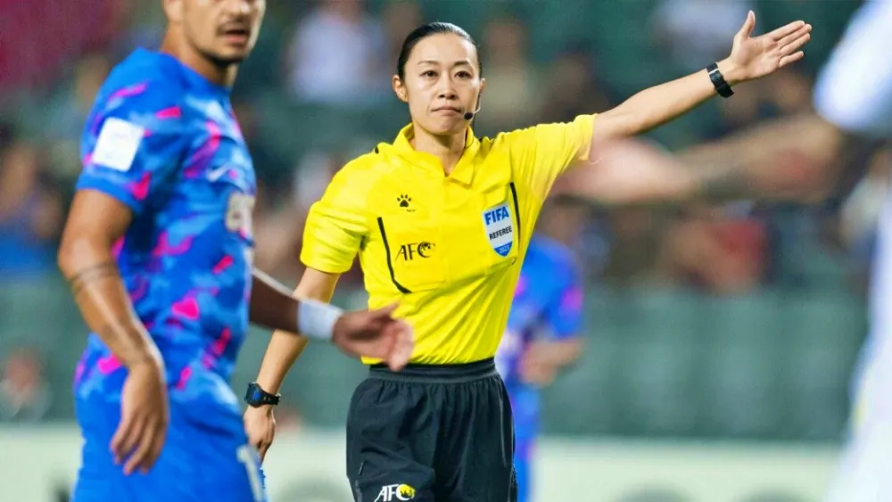 Lần đầu tiên, ASIAN Cup có trọng tài nữ - Ảnh 1. Lần đầu tiên, ASIAN Cup có trọng tài nữ - Ảnh 1.