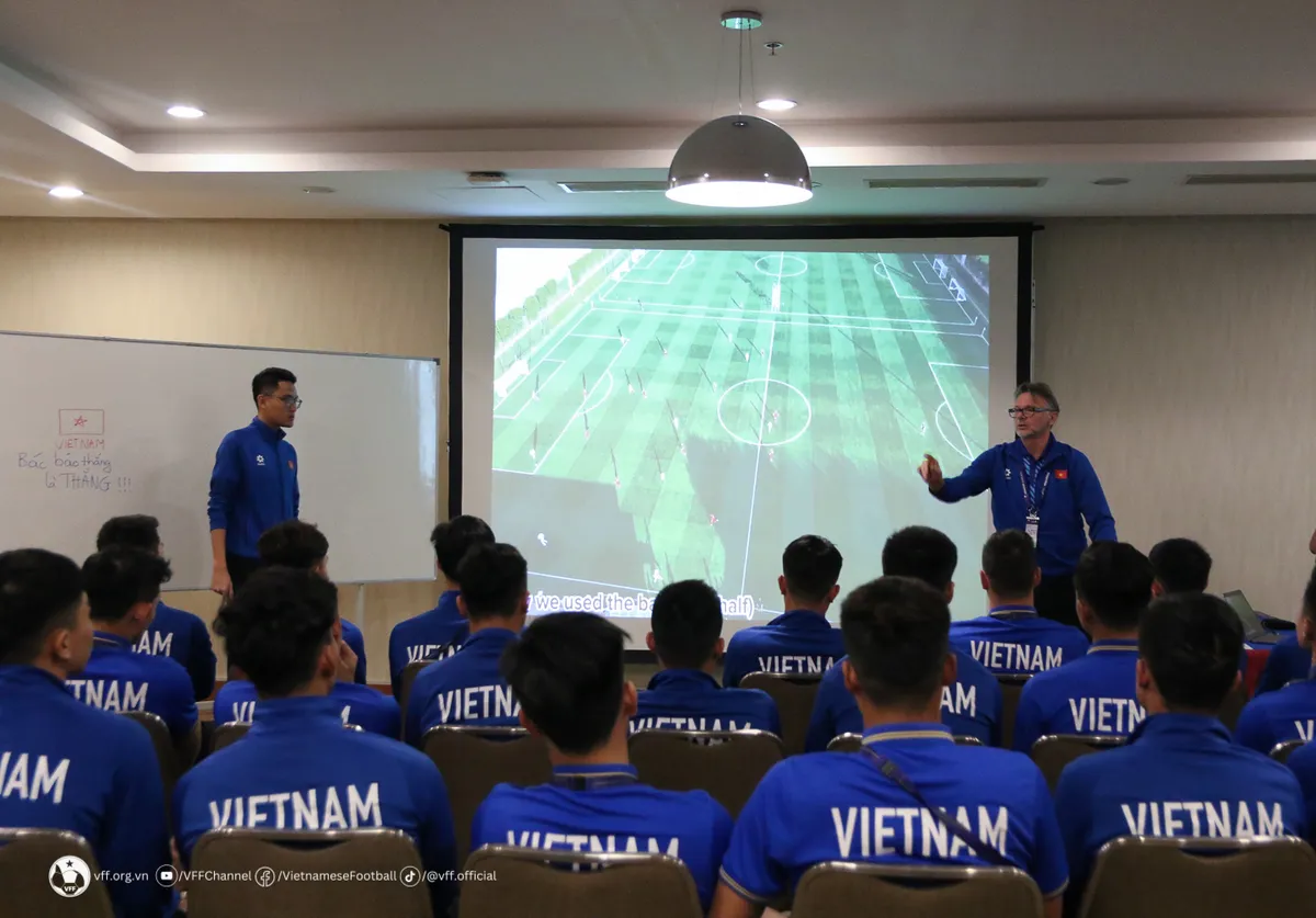 Đội tuyển Việt Nam công bố danh sách chính thức 26 cầu thủ tham dự VCK Asian Cup 2023 - Ảnh 1. Đội tuyển Việt Nam công bố danh sách chính thức 26 cầu thủ tham dự VCK Asian Cup 2023 - Ảnh 1.