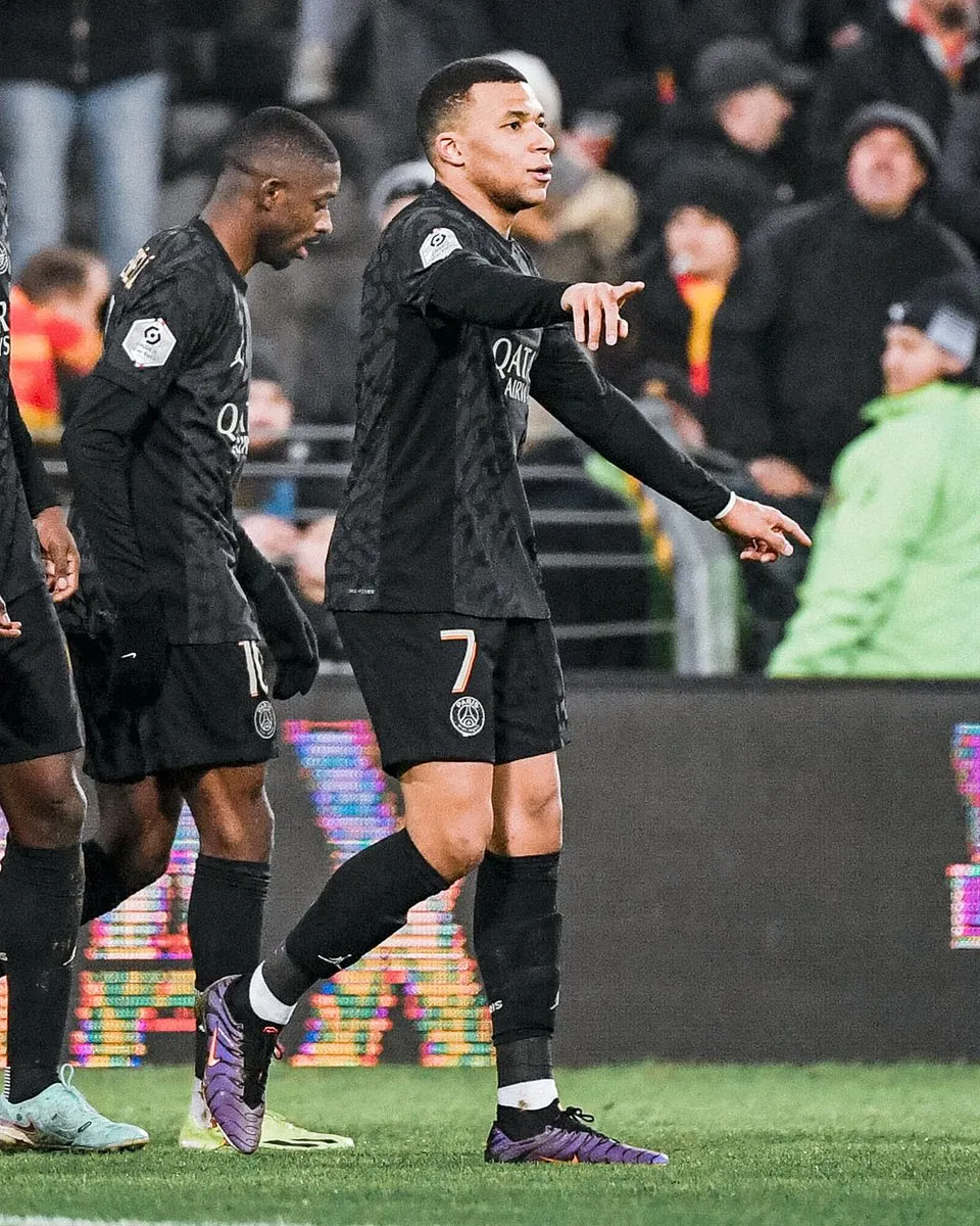 Đánh bại Lens, PSG củng cố ngôi đầu Ligue I - Ảnh 1. Đánh bại Lens, PSG củng cố ngôi đầu Ligue I - Ảnh 1.