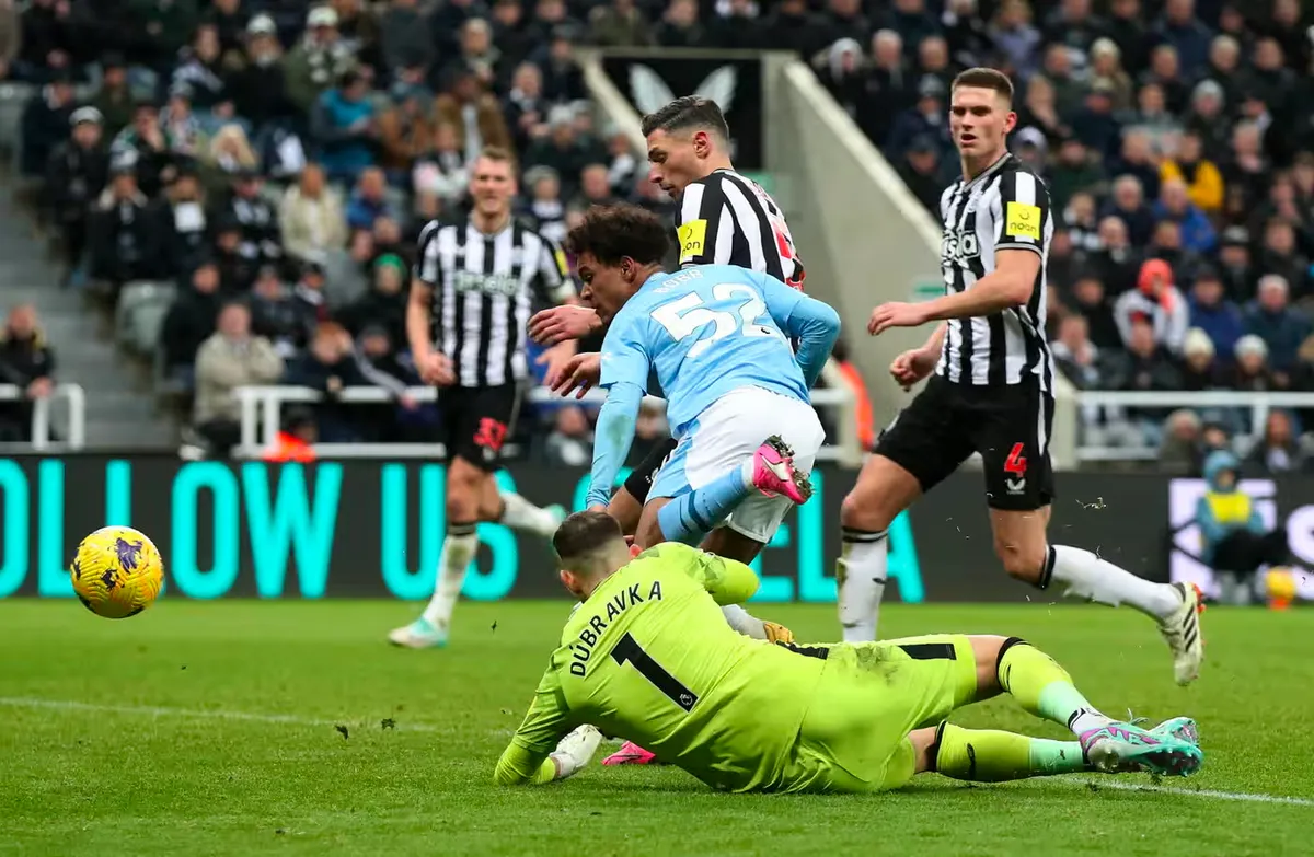 De Bruyne giúp Man City thắng ngược Newcastle - Ảnh 2. De Bruyne giúp Man City thắng ngược Newcastle - Ảnh 2.