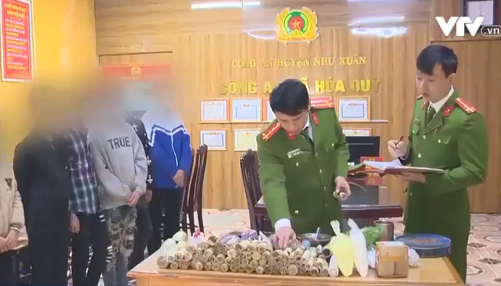 Nguy hiểm khó lường khi học sinh lên mạng học chế tạo pháo - Ảnh 1.