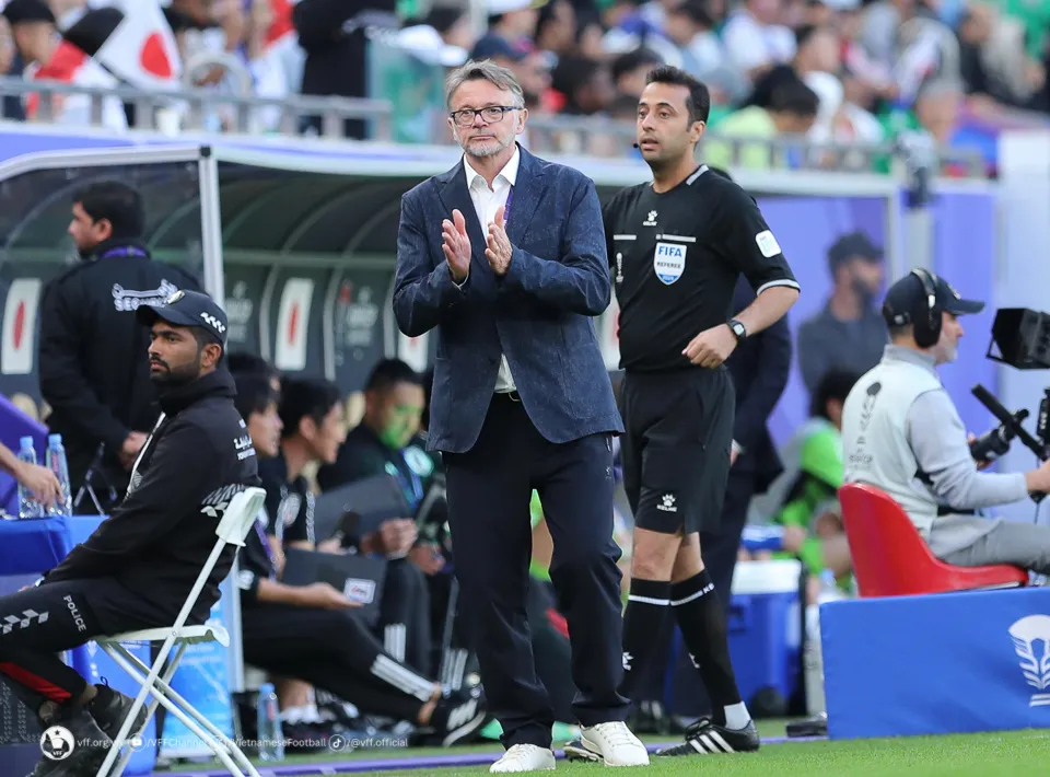 HLV Philippe Troussier: “Đội tuyển cần giữ sự tự tin, tích cực để chuẩn bị cho trận đấu gặp Indonesia” - Ảnh 2. HLV Philippe Troussier: “Đội tuyển cần giữ sự tự tin, tích cực để chuẩn bị cho trận đấu gặp Indonesia” - Ảnh 2.