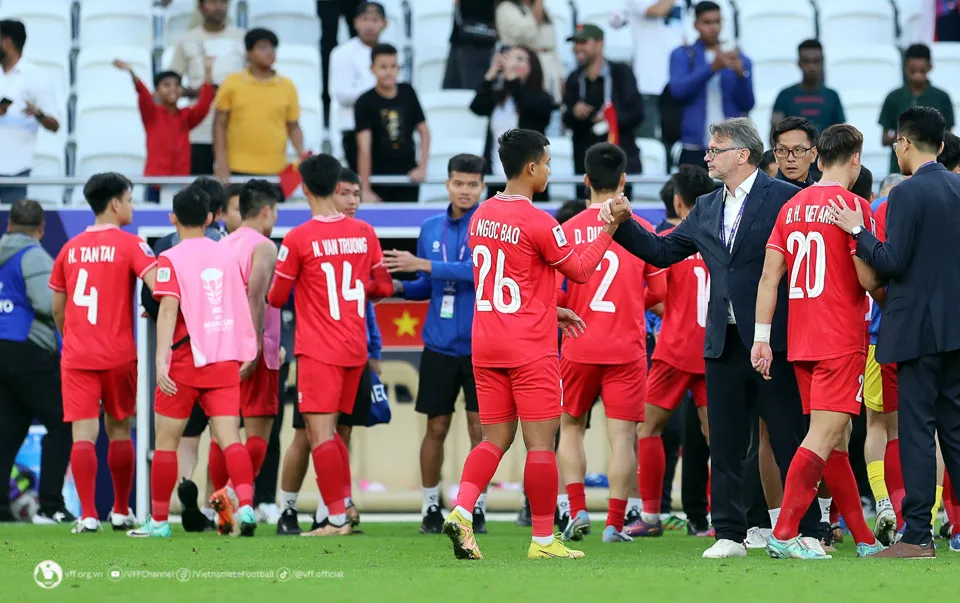 HLV Philippe Troussier: “Đội tuyển cần giữ sự tự tin, tích cực để chuẩn bị cho trận đấu gặp Indonesia” - Ảnh 1. HLV Philippe Troussier: “Đội tuyển cần giữ sự tự tin, tích cực để chuẩn bị cho trận đấu gặp Indonesia” - Ảnh 1.