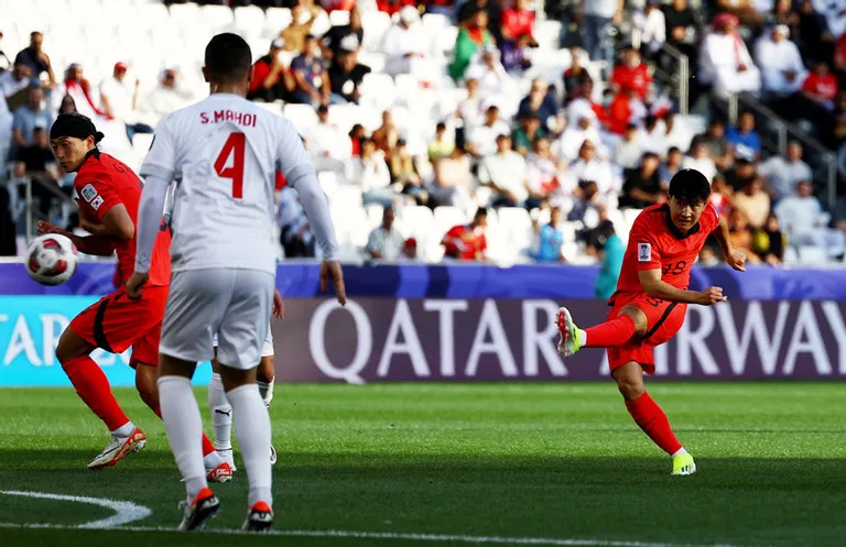 Lee Kang In lập cú đúp bàn thắng, Hàn Quốc thắng ấn tượng Bahrain | VCK Asian Cup 2023 - Ảnh 3. Lee Kang In lập cú đúp bàn thắng, Hàn Quốc thắng ấn tượng Bahrain | VCK Asian Cup 2023 - Ảnh 3.