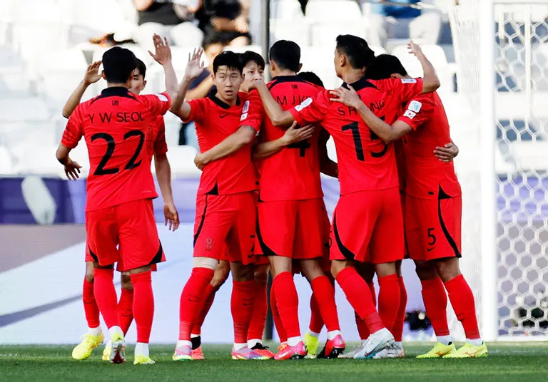 Lee Kang In lập cú đúp bàn thắng, Hàn Quốc thắng ấn tượng Bahrain | VCK Asian Cup 2023 - Ảnh 2. Lee Kang In lập cú đúp bàn thắng, Hàn Quốc thắng ấn tượng Bahrain | VCK Asian Cup 2023 - Ảnh 2.