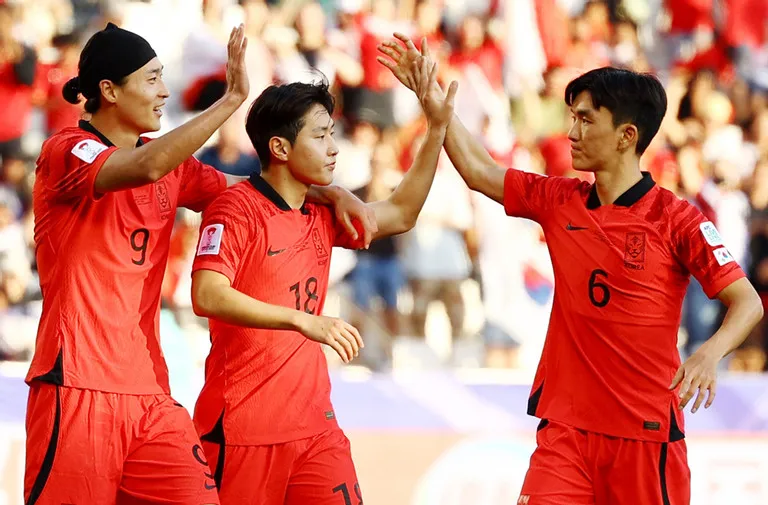 Lee Kang In lập cú đúp bàn thắng, Hàn Quốc thắng ấn tượng Bahrain | VCK Asian Cup 2023 - Ảnh 4. Lee Kang In lập cú đúp bàn thắng, Hàn Quốc thắng ấn tượng Bahrain | VCK Asian Cup 2023 - Ảnh 4.