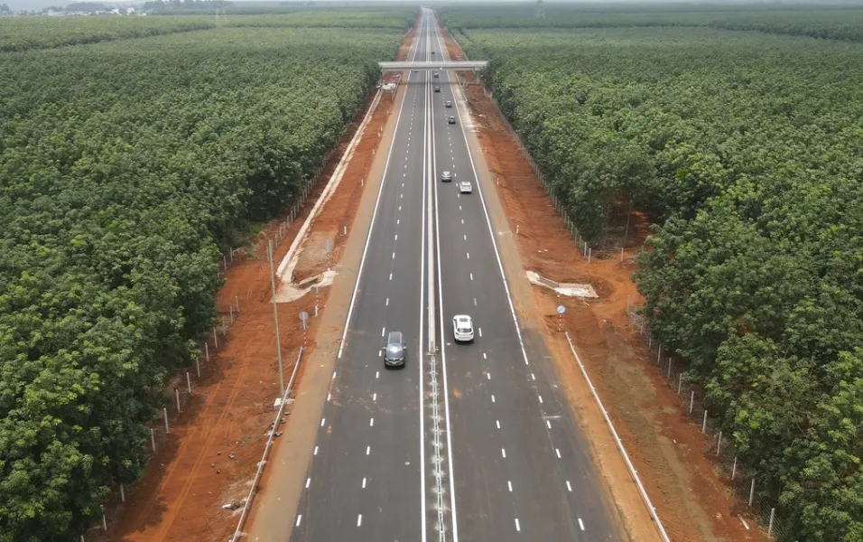 Nguy cơ tai nạn trên cao tốc qua khu vực Nam Trung Bộ - Ảnh 1.