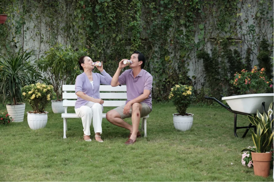 Người già nên bổ sung gì để nâng cao đề kháng và miễn dịch? - Ảnh 2. Người già nên bổ sung gì để nâng cao đề kháng và miễn dịch? - Ảnh 2.