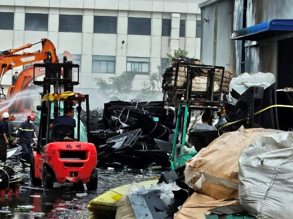 Kịp thời dập tắt đ&aacute;m ch&aacute;y trong khu c&ocirc;ng nghiệp tại Hải Ph&ograve;ng - Ảnh 1.