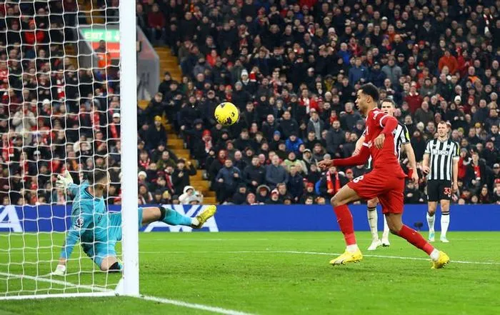 Salah lập cú đúp, Liverpool xây chắc ngôi đầu Ngoại hạng Anh - Ảnh 3. Salah lập cú đúp, Liverpool xây chắc ngôi đầu Ngoại hạng Anh - Ảnh 3.