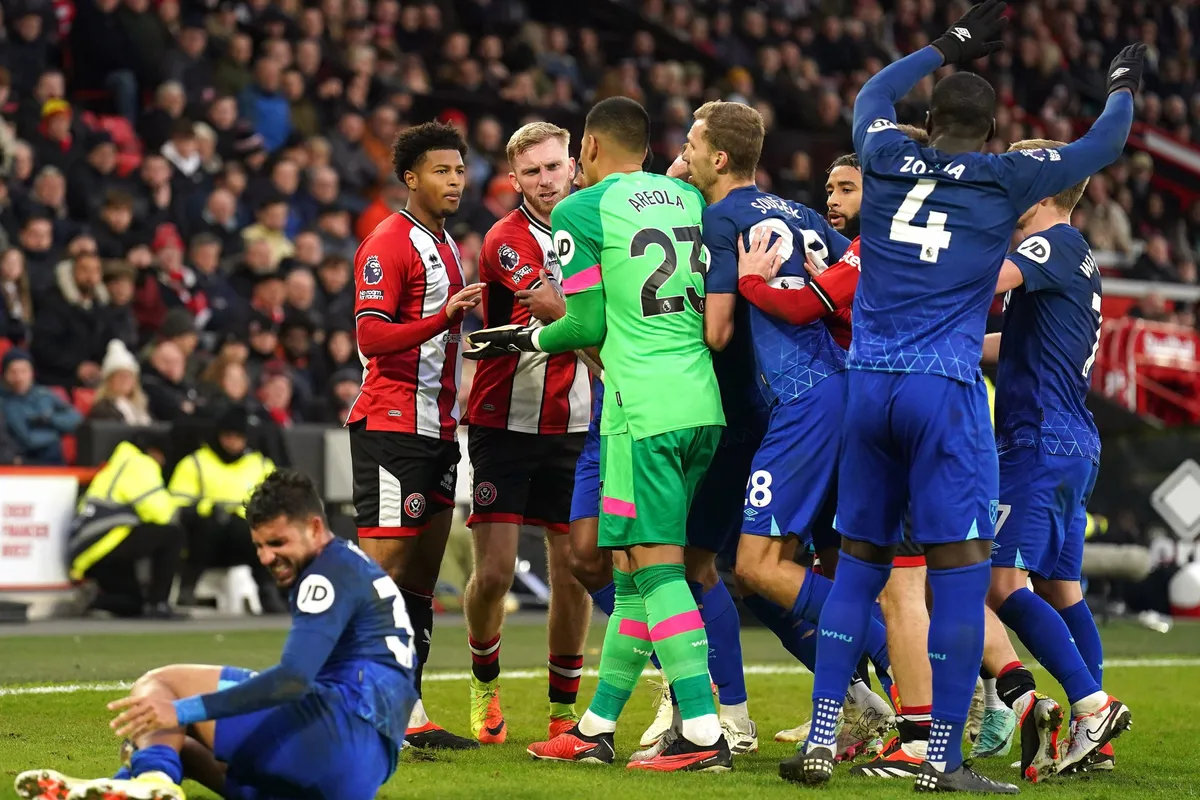 Liverpool thắng tưng bừng trước Bournemouth - Ảnh 3. Liverpool thắng tưng bừng trước Bournemouth - Ảnh 3.