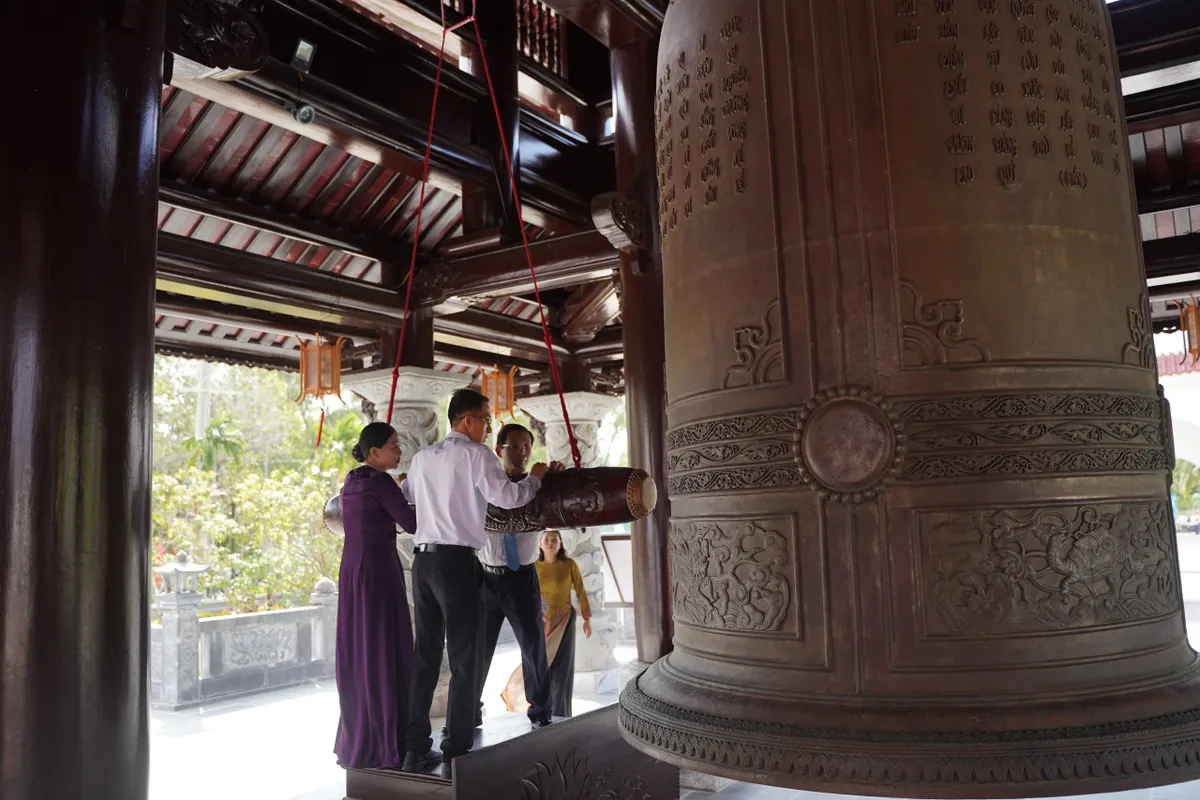 Côn Đảo tổ chức Lễ giỗ lần thứ 72 của nữ Anh hùng Võ Thị Sáu - Ảnh 1.