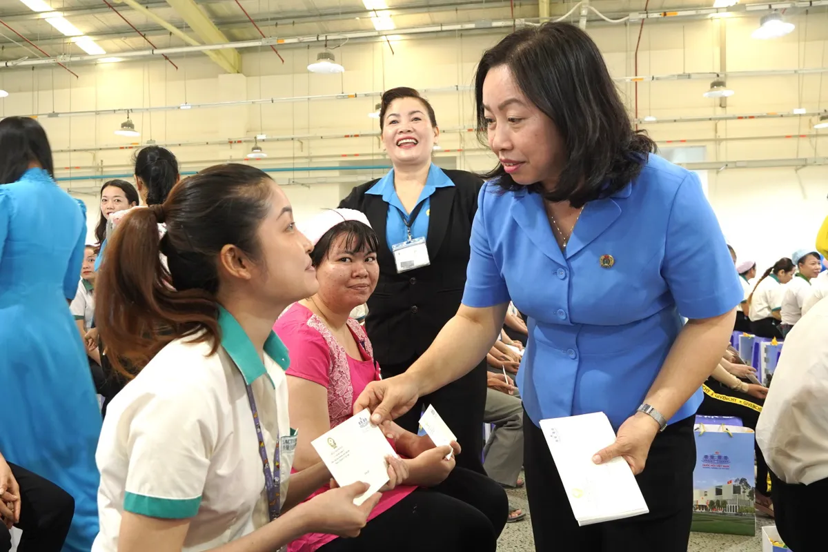 Phó Chủ tịch Thường trực Quốc hội Trần Thanh Mẫn trao quà Tết tại Hậu Giang - Ảnh 4.