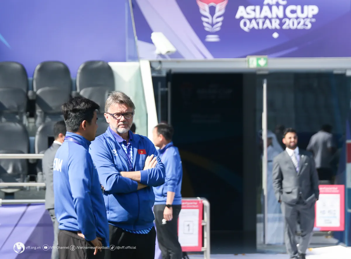 HLV Philippe Troussier: “Đội tuyển Việt Nam giữ vững động lực và hướng đến kết quả tốt nhất trước Iraq” - Ảnh 2. HLV Philippe Troussier: “Đội tuyển Việt Nam giữ vững động lực và hướng đến kết quả tốt nhất trước Iraq” - Ảnh 2.