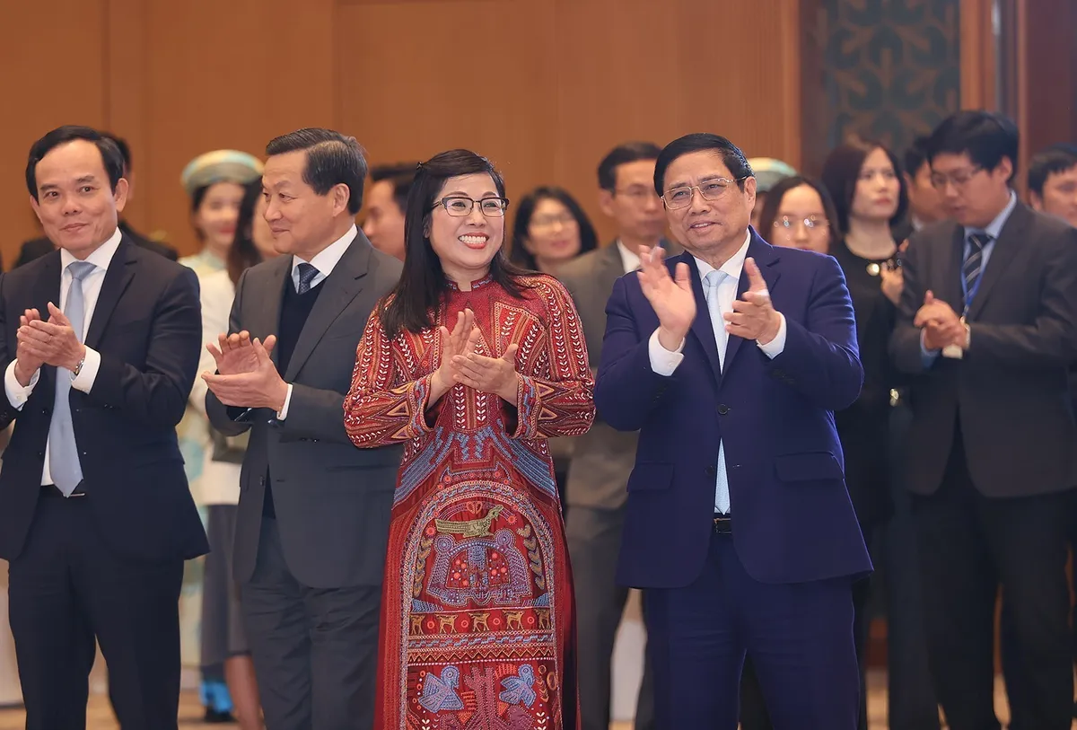 Chung tay x&acirc;y dựng thế giới h&ograve;a b&igrave;nh, phồn vinh, hạnh ph&uacute;c - Ảnh 1.