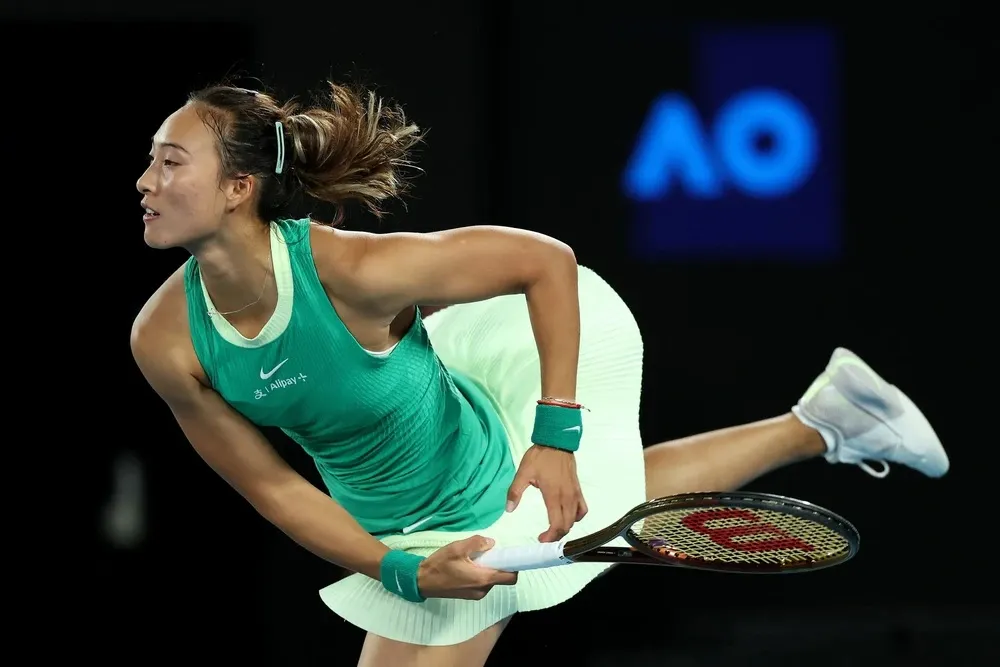 Chiến thắng lịch sử của Zheng Qinwen tại bán kết Australia mở rộng 2024 - Ảnh 1.