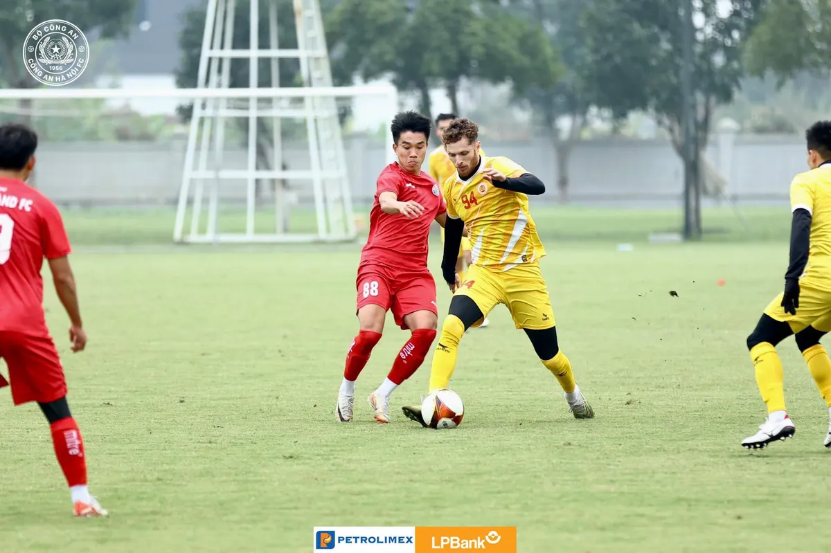 V.League | HAGL, CAND đá giao hữu giành kết quả tốt - Ảnh 1. V.League | HAGL, CAND đá giao hữu giành kết quả tốt - Ảnh 1.
