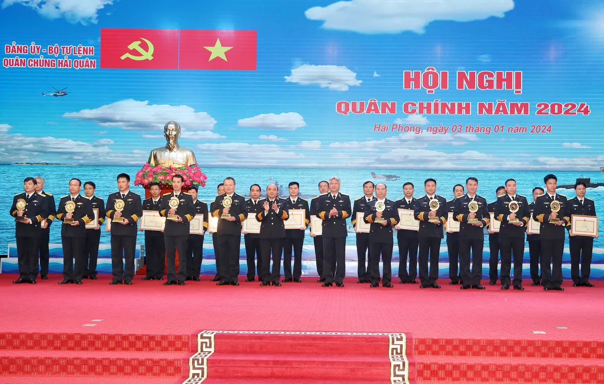 Đảng ủy Qu&acirc;n chủng Hải qu&acirc;n qu&aacute;n triệt nghị quyết l&atilde;nh đạo thực hiện nhiệm vụ năm 2024 - Ảnh 3.
